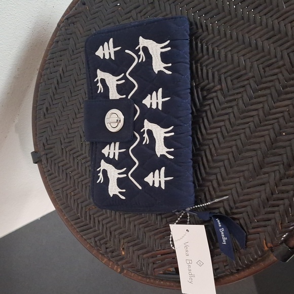 ❄️🆕Vera Bradley Turnlock RFID Wallet “Merry Mischief Snow Day❄️Navy Blue - Picture 10 of 13